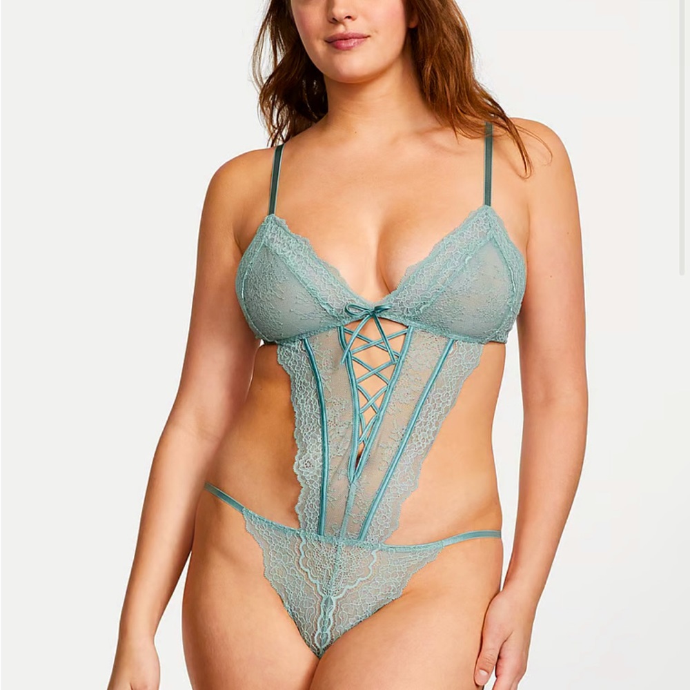 Victoria Secret-VERY SEXY
Lace-Up Crotchless Teddy -NEW
ST 11200755